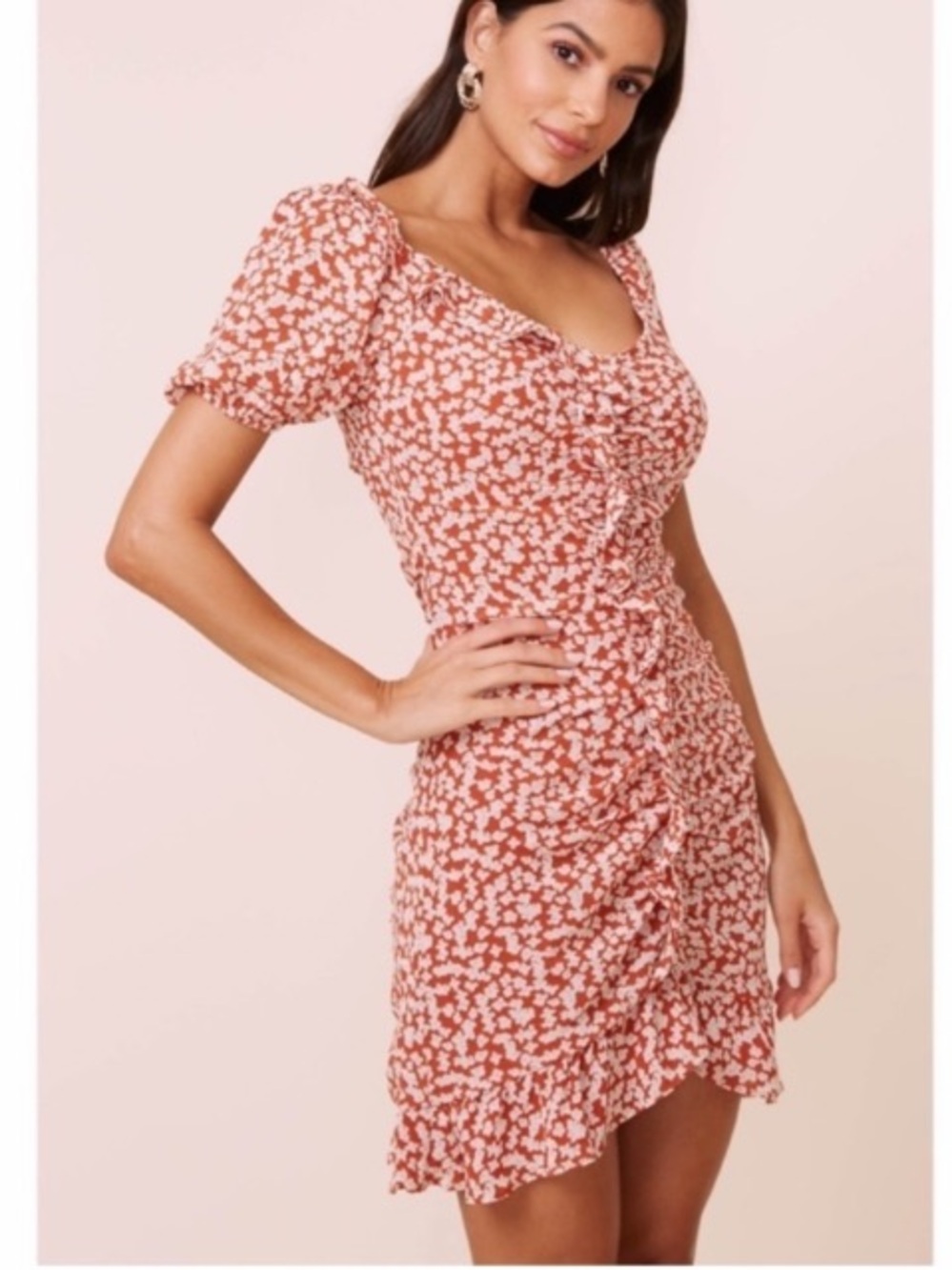 ASTR The Label Orange and White Floral Ruched Ruffle Dress